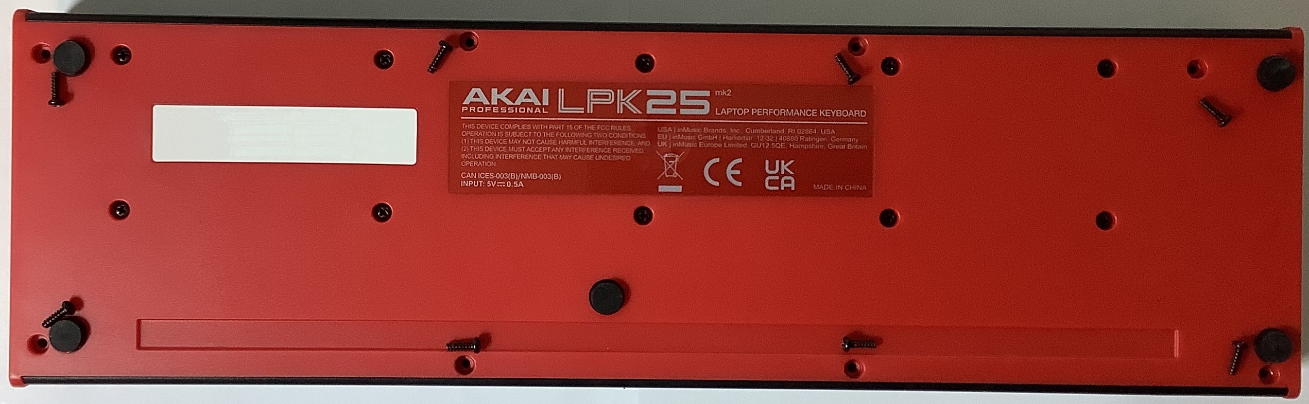 AKAI PROFESSIONAL MPKMINIPLAYMK3 - Clavier Mini touches USB 25 mini notes  128 sons 8 pads écran OLED